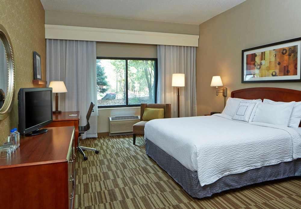 Courtyard Minneapolis St. Paul/Роузвил Екстериор снимка