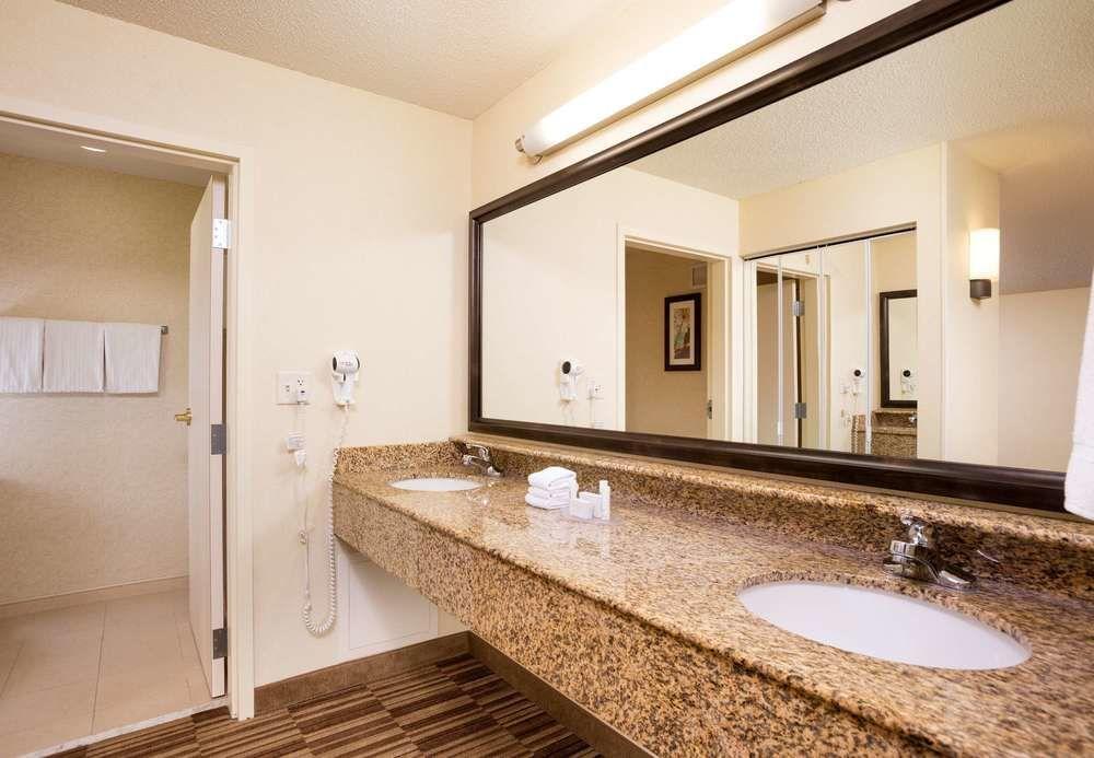 Courtyard Minneapolis St. Paul/Роузвил Екстериор снимка