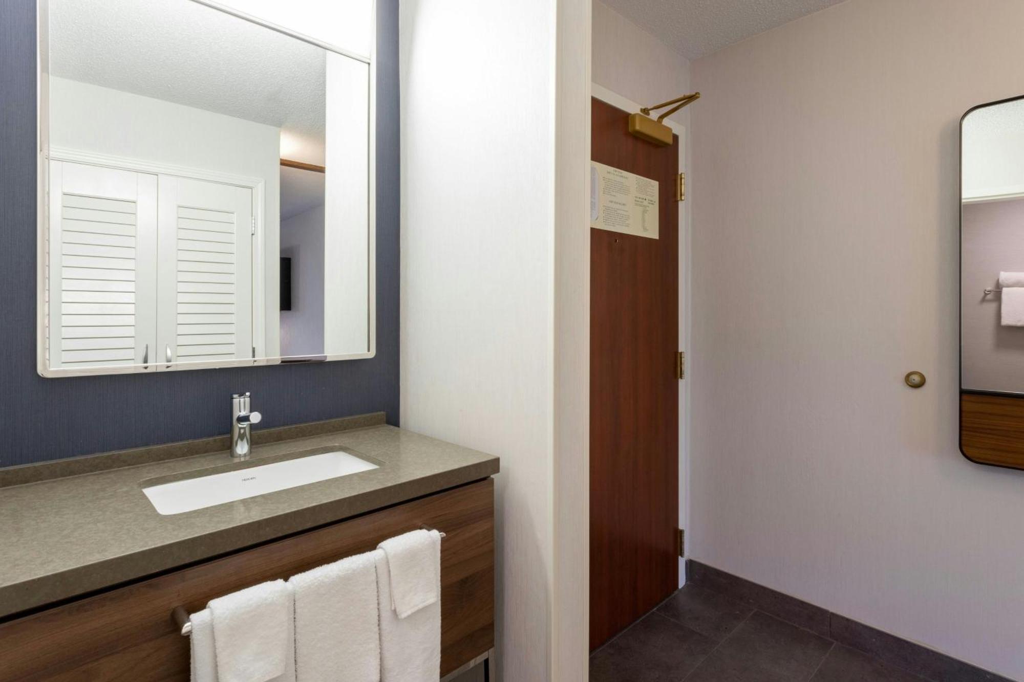 Courtyard Minneapolis St. Paul/Роузвил Екстериор снимка