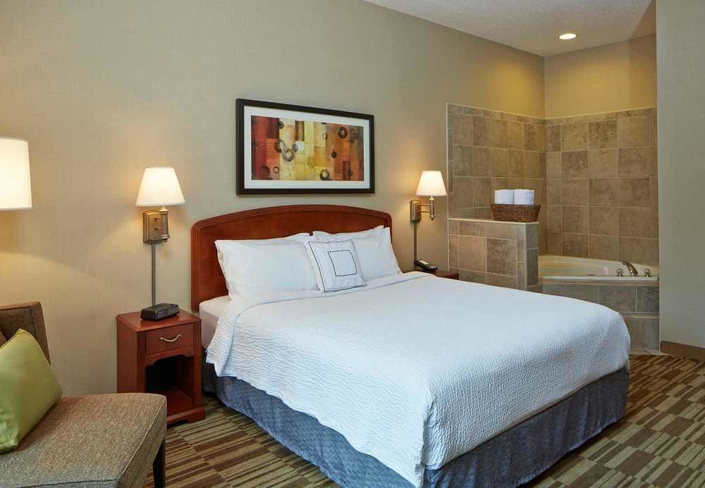 Courtyard Minneapolis St. Paul/Роузвил Екстериор снимка